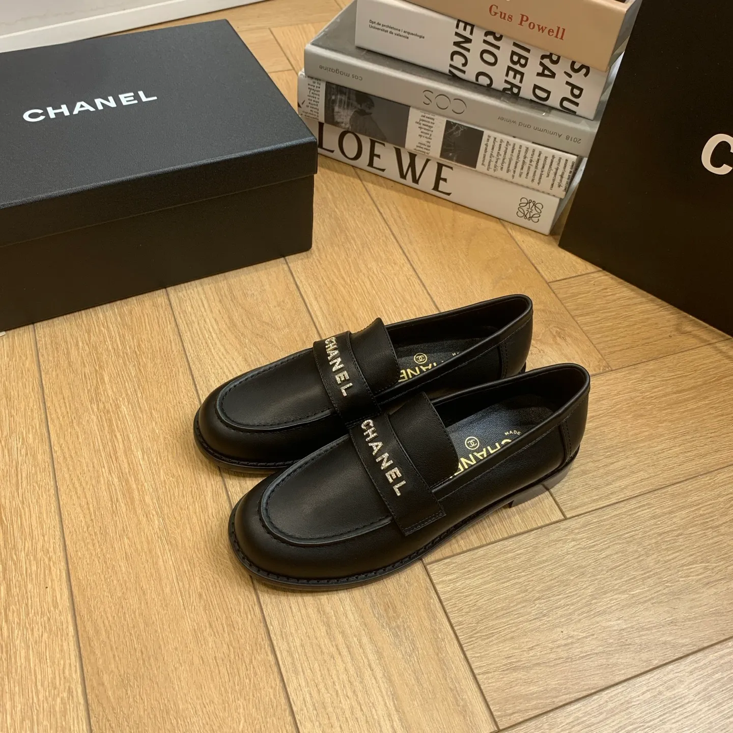 👟👟Ex-factory price 640👟👟 🍀2025 spring and summer new Chanel Chanel small diamond buckle monogram Loaf lazy half-slippers, which can be worn all year round. No matter when you wear them, they are very high-end and durable. When shopping, you can attract attention on the street! Easily travel between commuting and leisure occasions, becoming a carefree fashionable and elegant woman~ Upper: cowhide/butter Lining: lambskin Sole: Italian genuine leather outsole Size: 35-39 (40/41 customized, non-refundable and non-exchangeable 👉